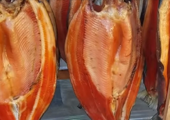 Вкуснейшая копченая рыба из домашней коптильни: секреты приготовления
