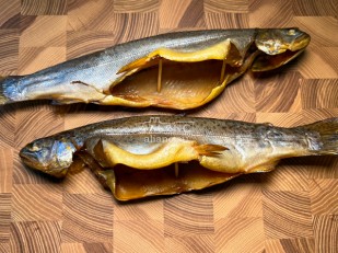 Камбала с икрой холодного копчения: Форель радужная х/к