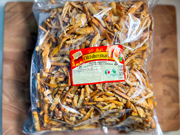 Нитка ЖАРЕНАЯ "Чеснок с зеленью" Oktobersnack 1 кг (сырный продукт) в Москве