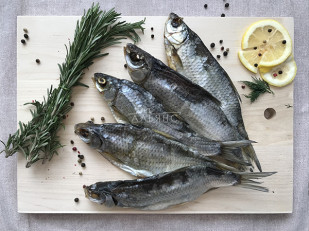 Уклейка вяленая: Вобла вяленая астраханская крупная